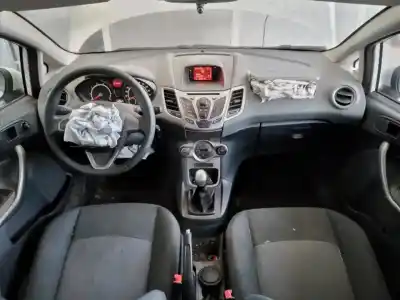 Véhicule à la ferraille ford fiesta (cb1) trend de l'année 2010 alimenté spjc