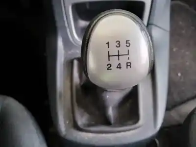 Véhicule à la ferraille ford fiesta (cb1) trend de l'année 2010 alimenté spjc