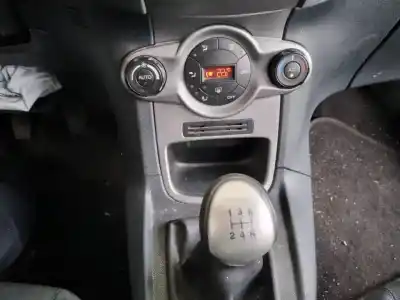 Véhicule à la ferraille ford fiesta (cb1) trend de l'année 2010 alimenté spjc