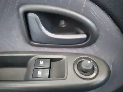 Здавання транспортного засобу renault clio ii fase ii (b/cb0) confort dynamique року 2001 потужний d4fb7
