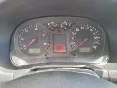 Verschrottungsfahrzeug volkswagen golf iv berlina (1j1) 25 aniversario des jahres 2001 angetrieben asv