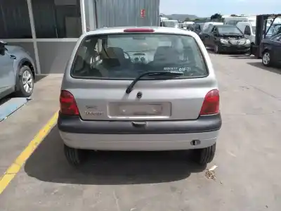 Veículo de Sucata renault twingo (co6) 1.2 alize do ano 2001 alimentado d4f702