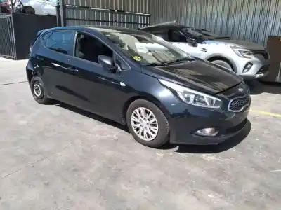 Veicolo di demolizione kia cee´d concept dell'anno 2013 alimentato d4fc