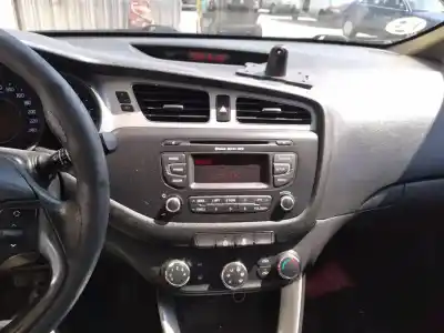 Veicolo di demolizione kia cee´d concept dell'anno 2013 alimentato d4fc