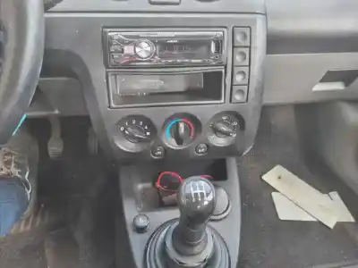 Veículo de Sucata ford fiesta (cbk) trend do ano 2003 alimentado a9jb