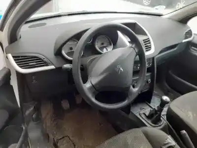 Veículo de Sucata peugeot 207 confort do ano 2010 alimentado 8hz