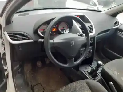 Veículo de Sucata peugeot 207 confort do ano 2010 alimentado 8hz