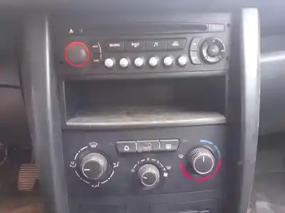 Veículo de Sucata peugeot 207 confort do ano 2010 alimentado 8hz