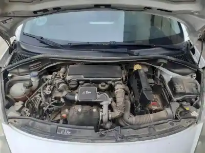 Veículo de Sucata peugeot 207 confort do ano 2010 alimentado 8hz