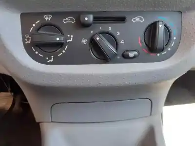 Véhicule à la ferraille citroen c3 1.1 furio de l'année 2003 alimenté hfx