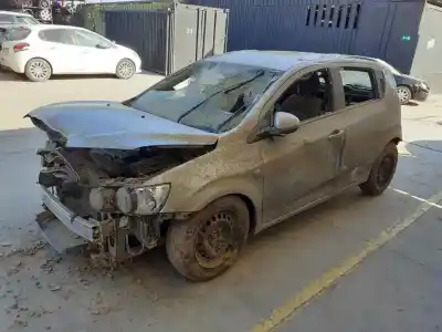 Veículo de Sucata chevrolet aveo sedán ls do ano 2013 alimentado a12xer