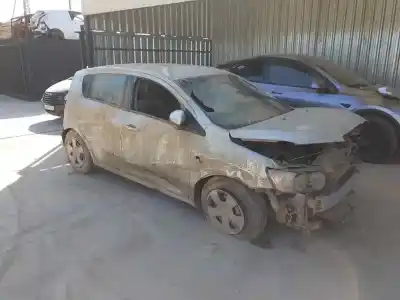 Veículo de Sucata chevrolet aveo sedán ls do ano 2013 alimentado a12xer