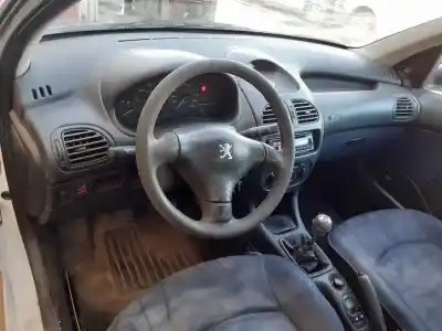 Vehicul casat peugeot 206 berlina xr al anului 2001 alimentat wjy