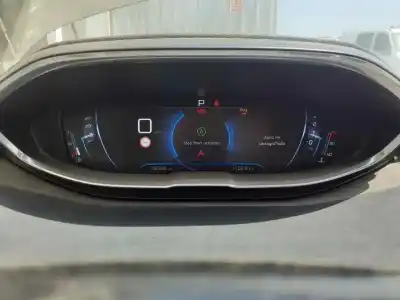 Véhicule à la ferraille peugeot                                            3008                                                                                                                                                                                                                                                       allure                                                                                                                                                                                                                                                     de l'année 2018 alimenté bh01 // bhz