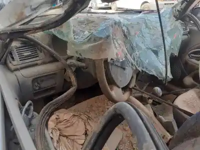 Здавання транспортного засобу renault   року 2002 потужний d4f7