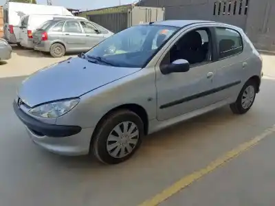 Sloopvoertuig peugeot 206 berlina x-line van het jaar 2005 aangedreven 8hz
