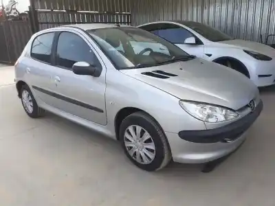 Sloopvoertuig peugeot 206 berlina x-line van het jaar 2005 aangedreven 8hz
