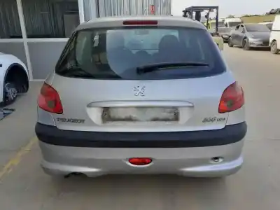 Sloopvoertuig peugeot 206 berlina x-line van het jaar 2005 aangedreven 8hz