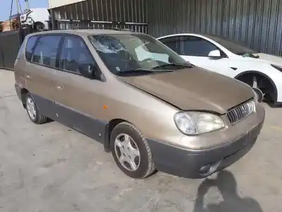 Sloopvoertuig kia carens 1.8 ls monovolumen van het jaar 2001 aangedreven tb