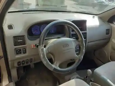 Sloopvoertuig kia carens 1.8 ls monovolumen van het jaar 2001 aangedreven tb