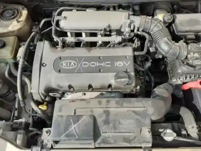 Sloopvoertuig kia carens 1.8 ls monovolumen van het jaar 2001 aangedreven tb