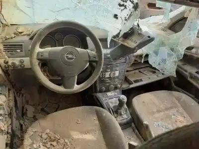 Sloopvoertuig opel astra h berlina edition van het jaar 2010 aangedreven z17dth