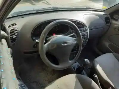 Sloopvoertuig ford fiesta berlina (dx) trend van het jaar 1999 aangedreven j4l