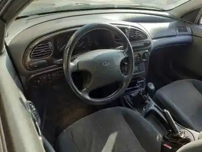 Sloopvoertuig ford mondeo berlina (gd) ghia van het jaar 1999 aangedreven ngd