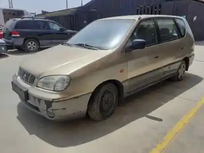 Sloopvoertuig kia carens 1.8 ls monovolumen van het jaar 2001 aangedreven tb