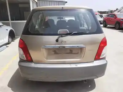 Sloopvoertuig kia carens 1.8 ls monovolumen van het jaar 2001 aangedreven tb