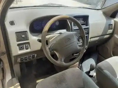 Sloopvoertuig kia carens 1.8 ls monovolumen van het jaar 2001 aangedreven tb