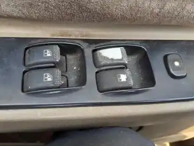 Sloopvoertuig kia carens 1.8 ls monovolumen van het jaar 2001 aangedreven tb