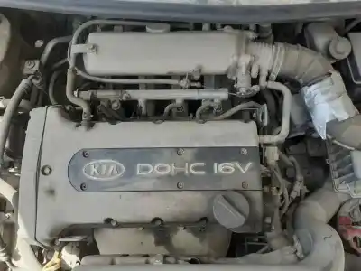 Sloopvoertuig kia carens 1.8 ls monovolumen van het jaar 2001 aangedreven tb