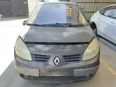 Véhicule à la ferraille RENAULT SCENIC II  de l'année 2003 alimenté K4MT7