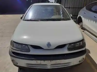 Véhicule à la ferraille RENAULT LAGUNA (B56)  de l'année 2000 alimenté F4PA7