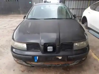 Veicolo di demolizione SEAT LEON (1M1)  dell'anno 2001 alimentato ASV