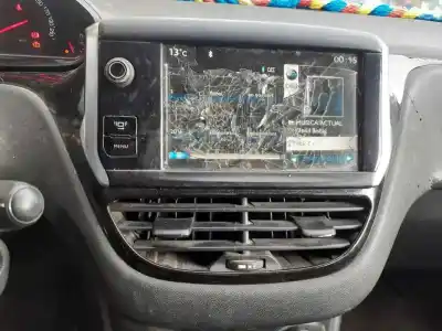 Veículo de Sucata peugeot 208 active do ano 2013 alimentado 