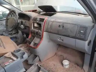 Véhicule à la ferraille kia carnival ii 2.9 cdri ex de l'année 2004 alimenté j3