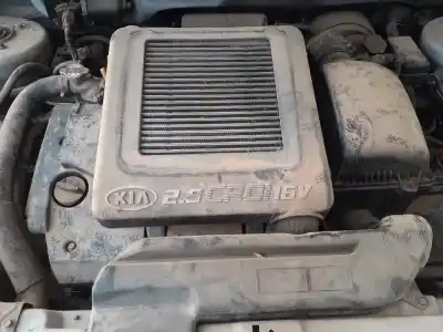 Véhicule à la ferraille kia carnival ii 2.9 cdri ex de l'année 2004 alimenté j3