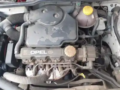 Véhicule à la ferraille opel corsa b twist de l'année 1997 alimenté x12sz