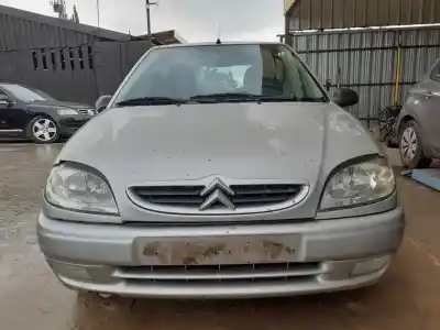 Véhicule à la ferraille CITROEN SAXO  de l'année 2002 alimenté HFX