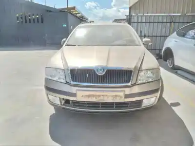 Véhicule à la ferraille SKODA OCTAVIA COMBI (1Z5)  de l'année 2005 alimenté BKD