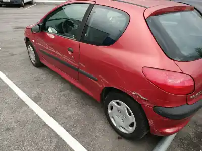 Véhicule à la ferraille peugeot                                            206 berlina                                                                                                                                                                                                                                                xt                                                                                                                                                                                                                                                         de l'année 2000 alimenté wjy