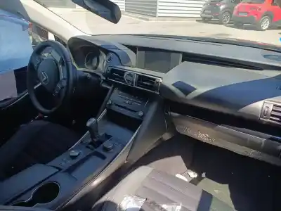 Veículo de Sucata lexus is 300h do ano 2020 alimentado 2ar