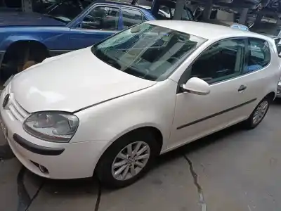Sloopvoertuig volkswagen golf v berlina (1k1) 1.9 tdi van het jaar 2003 aangedreven bkc