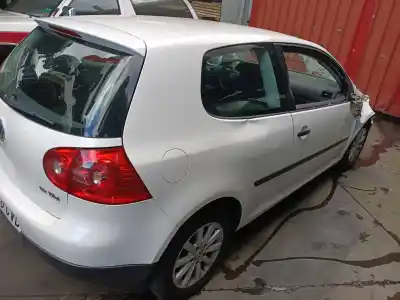 Sloopvoertuig volkswagen golf v berlina (1k1) 1.9 tdi van het jaar 2003 aangedreven bkc