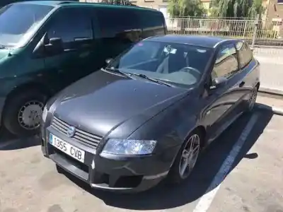 Scrapping Vehicle FIAT STILO (192_) 1.6 16V (192_XB1A) of the year 2004 powered 182B6000