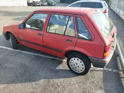 Veículo de Sucata opel corsa a swing do ano 1990 alimentado 12nv