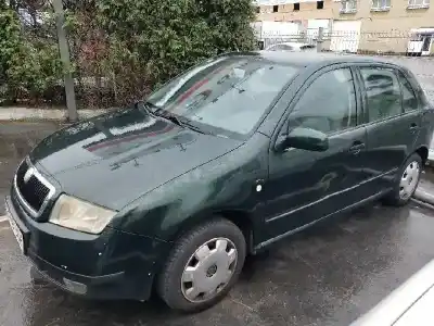 Veículo de Sucata SKODA FABIA (6Y2/6Y3) Comfort do ano 2000 alimentado AZF
