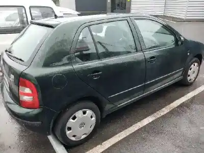 Veículo de Sucata skoda fabia (6y2/6y3) comfort do ano 2000 alimentado azf